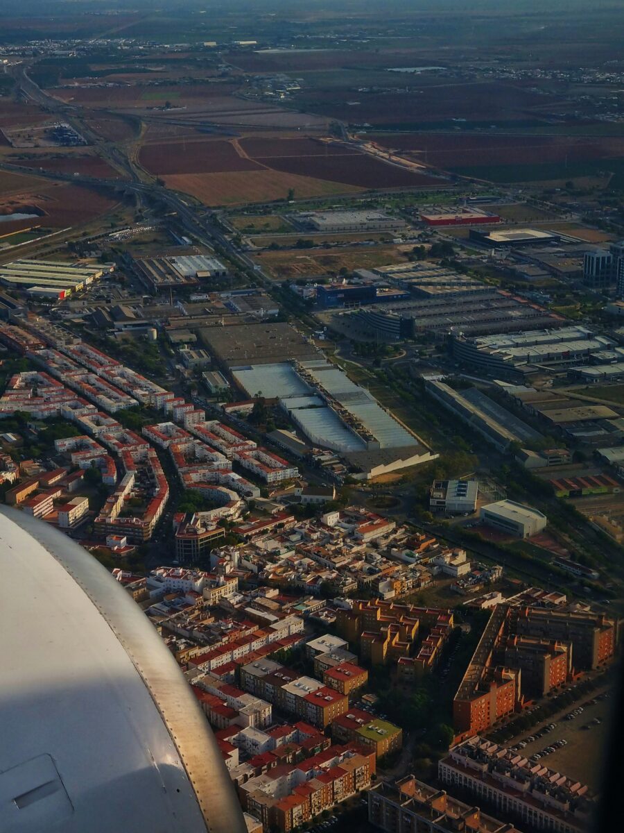 Der Ausblick aus dem Flugzeugfenster. Die Spanische Landschaft.